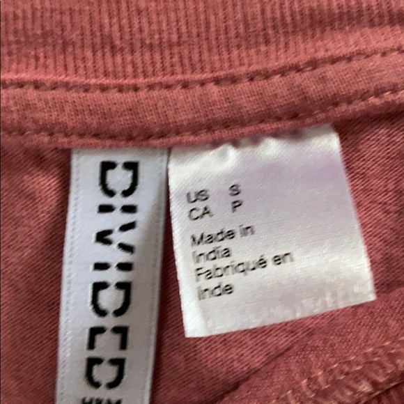 Cute tee - Picture 3 of 3